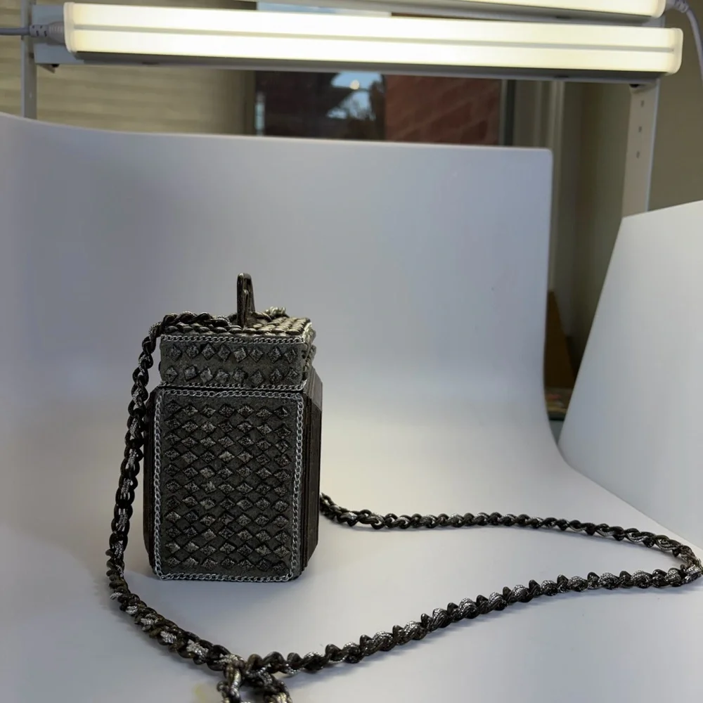 Vintage Mary Francs Unique Elegant Silver and Black Chain Bag. ++ collectible.